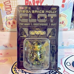 Pop Mart Mega 100% Clot Space Molly Figure